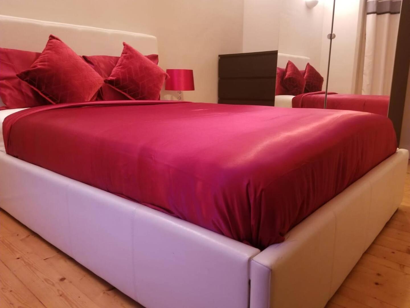 Holiday home Gorgeous 4 Bedrooms W Parking *