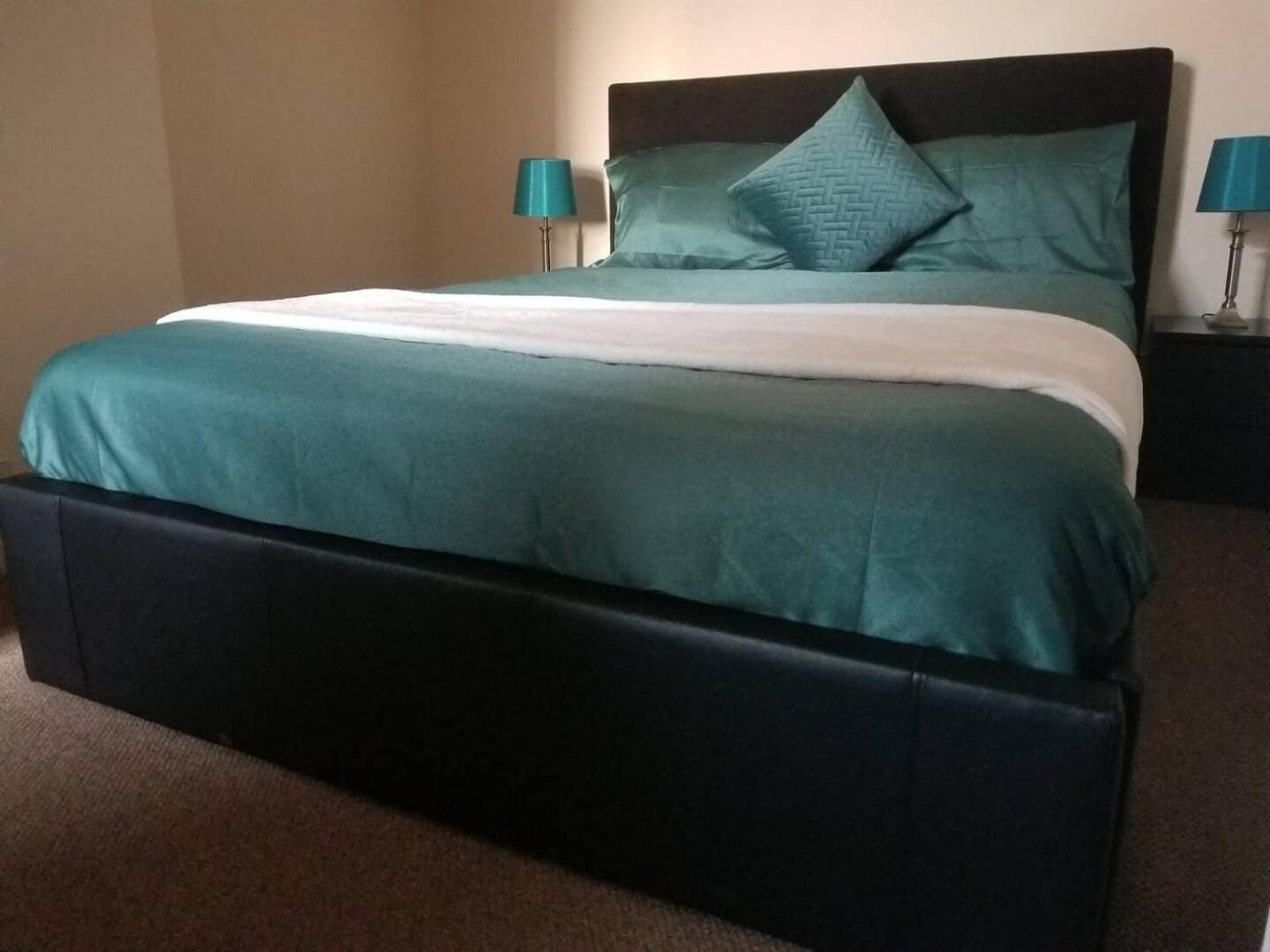 Holiday home Gorgeous 4 Bedrooms W Parking *