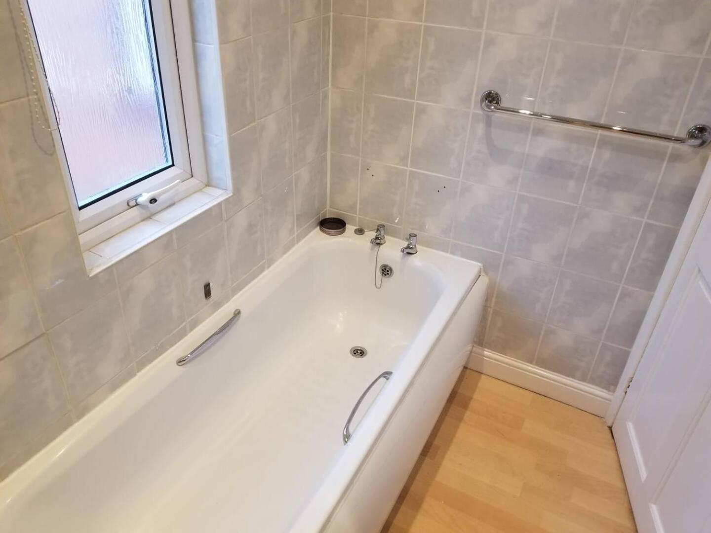 Gorgeous 4 Bedrooms W Parking Reading